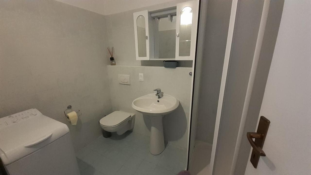Flora Apartman Moltrasio Kültér fotó